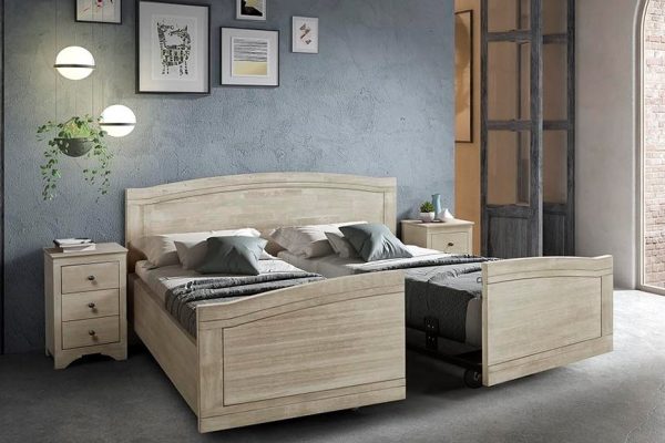 Deelbaar_massief_Houten_bed_seniorenbed